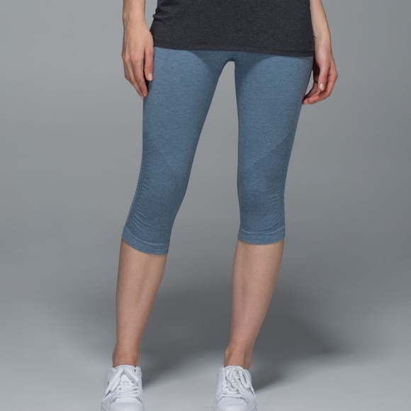 Lululemon In The Flow Crop IIHeathered Blue Denim size 4 - Picture 3 of 9